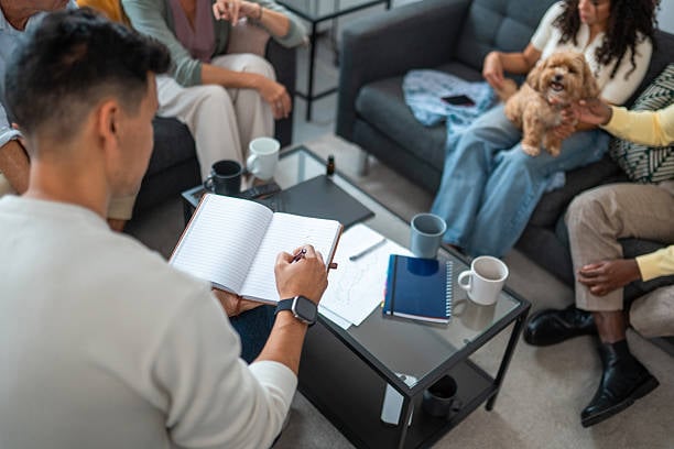 trainer taking notes with client in between sessions